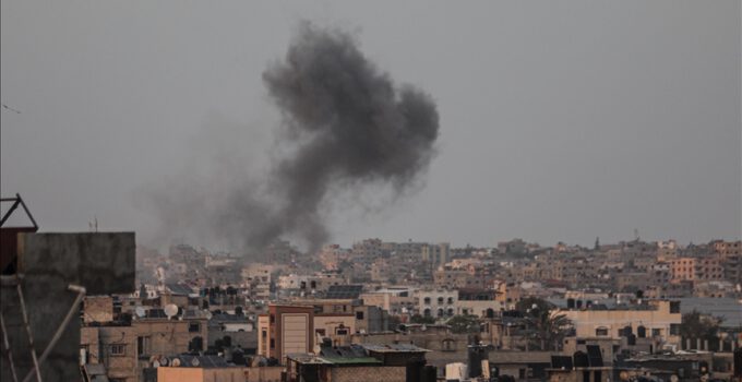 İsrail’den Gazze’ye yoğun hava saldırısı