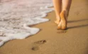 Çıplak ayakla kumda yürümenin faydaları