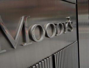 Moody’s, Türkiye’nin kredi notunu iki kademe artırdı