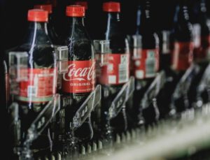 Coca-Cola ve Schweppes ürünlerinde plastik çıktı