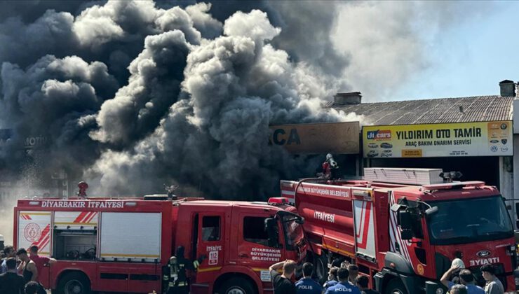 Sanayi Sitesi’nde çıkan yangına müdahale ediliyor