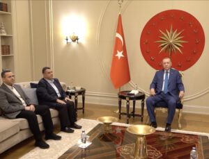 Erdoğan, Heniyye’nin oğullarını kabul etti