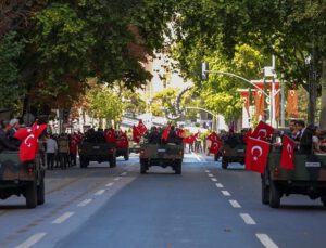 Ankara’da Zafer Bayramı resmi geçiti düzenlendi