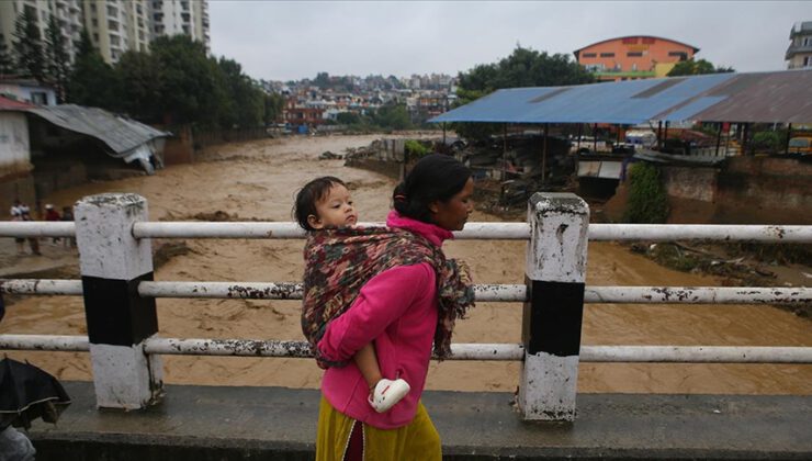 Nepal’deki selde 100 kişi hayatını kaybetti