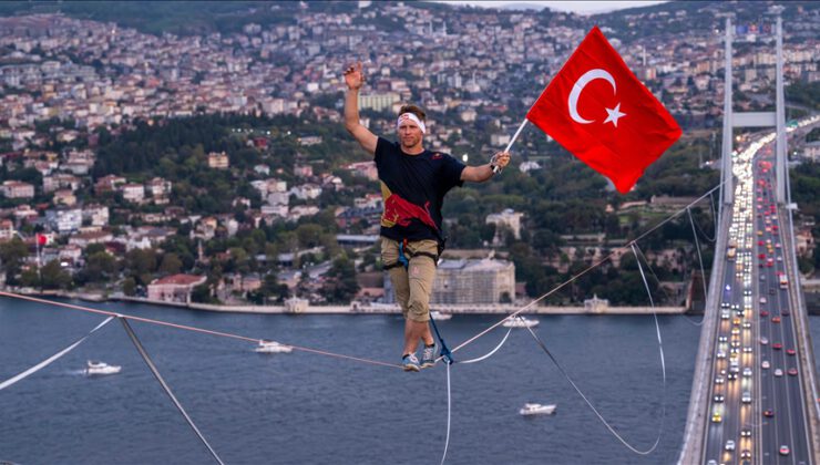 İp üzerinde yürüyerek Asya’dan Avrupa’ya geçti