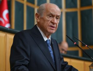 Bahçeli o ismi görevden aldı