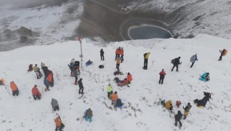 Uludağ’da sezonun ilk kar sürprizi