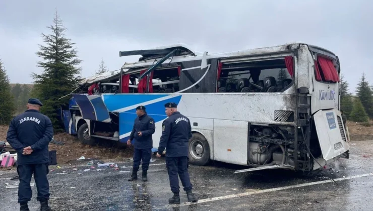 Eskişehir’de yolcu otobüsü devrildi: 1 ölü, 30 yaralı