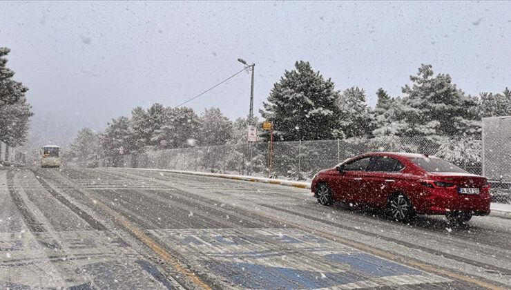 İstanbul’da sağanak, rüzgar ve kar hayatı olumsuz etkiliyor