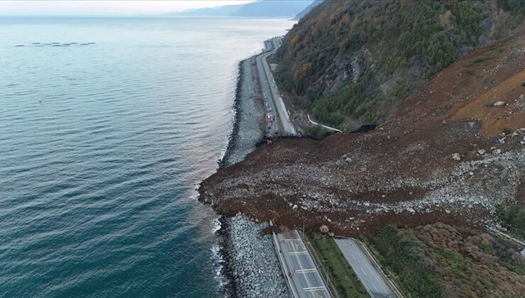 Artvin’deki heyelanda Karadeniz Sahil Yolu ulaşıma kapandı