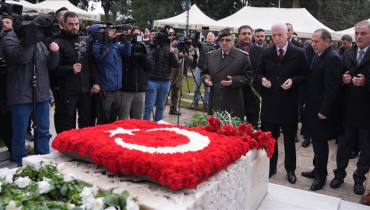 Milli şair Mehmet Akif Ersoy kabri başında anıldı