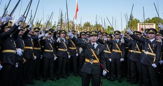 Teğmenler savunmaya “Mustafa Kemal’in askeriyiz” diye başlamış