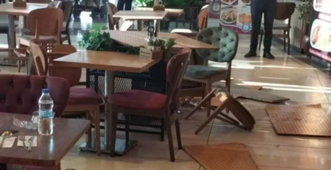 Bursa’da AVM’nin tavanı çöktü