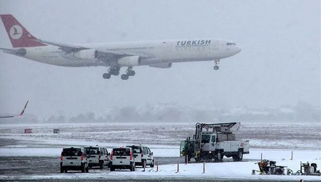 İstanbul’da uçuşlara fırtına engeli
