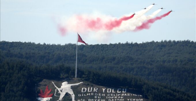 Türk Yıldızları, Çanakkale’de selamlama uçuşu yaptı