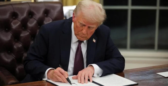 Trump’tan kısmi geri adım: Kanada ve Meksika’dan ithal edilen bazı mallara geçici vergi muafiyeti