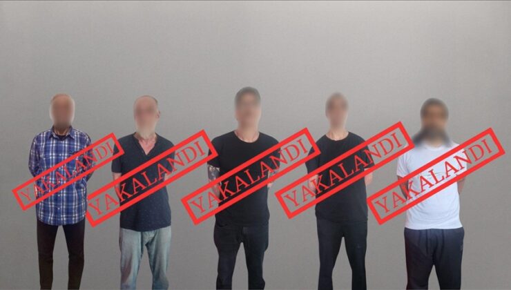 Kırmızı bültenle aranan 5 kişi yakalanarak Türkiye’ye getirildi