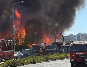 Kocaeli’de palet fabrikasında yangın