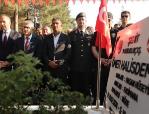 Şehit Ömer Halisdemir’in kabrinde tören düzenlendi