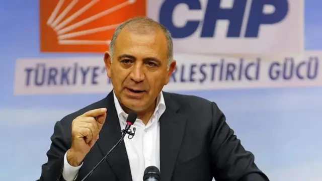 Gürsel Tekin CHP’den ihraç edildi