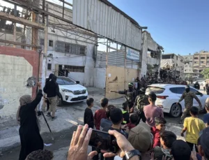 Hamas, Gazze’deki İsrailli esirleri teslim etmeye başladı