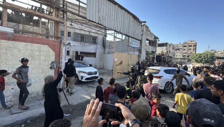 Hamas, Gazze’deki İsrailli esirleri teslim etmeye başladı