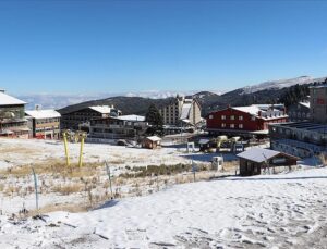 Beyaza bürünen Uludağ kayak sezonunu bekliyor
