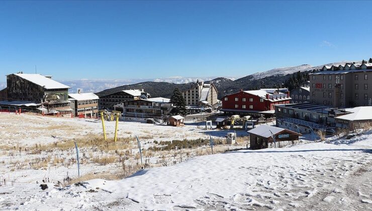 Beyaza bürünen Uludağ kayak sezonunu bekliyor
