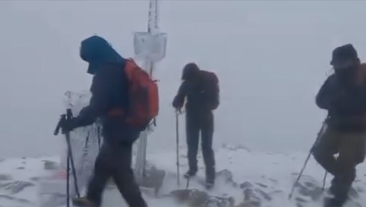 Uludağ’a mevsimin ilk karı yağdı