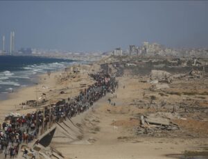 Gazze’de ateşkesin ikinci gününde Filistinlilerin dönüşü sürüyor