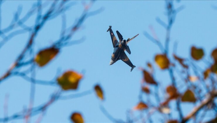 SOLOTÜRK’ten Anıtkabir üzerinde uçuş gösterisi