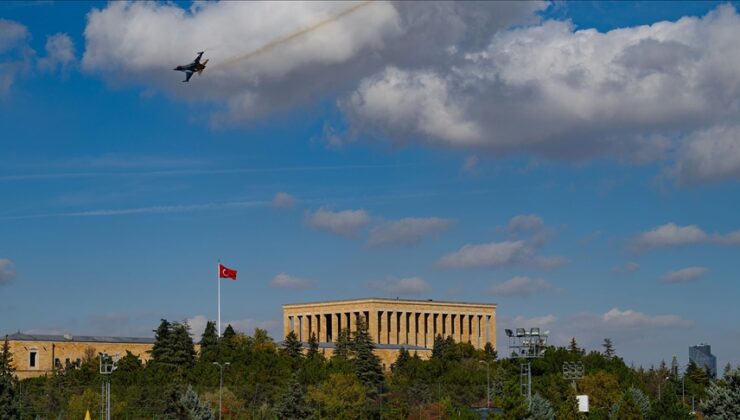 SOLOTÜRK, Anıtkabir semalarında çevre tanıma uçuşu yaptı