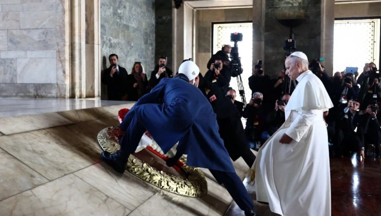 Papa’nın Türkiye ziyareti sürüyor: İlk durağı Anıtkabir