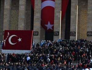 Anıtkabir’de ziyaretçi akını