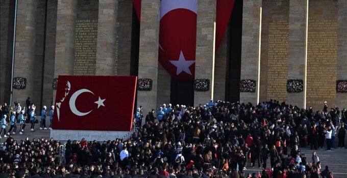Anıtkabir’de ziyaretçi akını