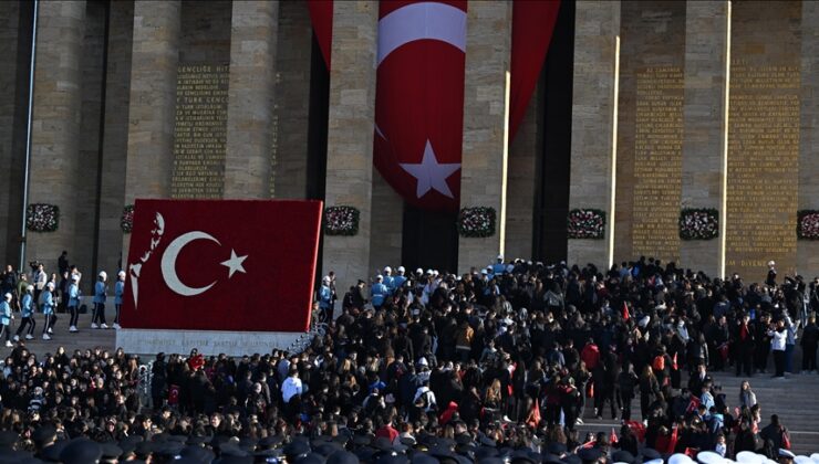 Anıtkabir’de ziyaretçi akını