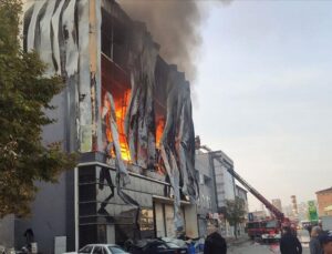 Koaceli’de parfüm deposunda yangın; 6 ölü