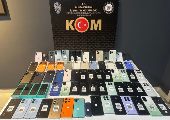 Bursa’da gümrük kaçağı 70 cep telefonu ele geçirildi