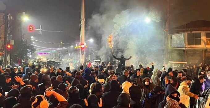 İran’da neler oluyor?