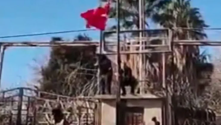 Bayrak indirme provokasyonuna tepkiler çığ gibi