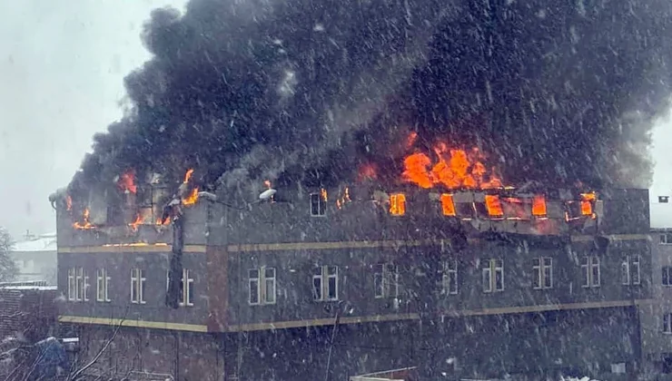 Tuzla’da fabrika yangını: Ekipler müdahale ediyor