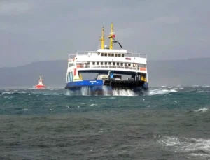 Marmara’da deniz ulaşımına fırtına engeli