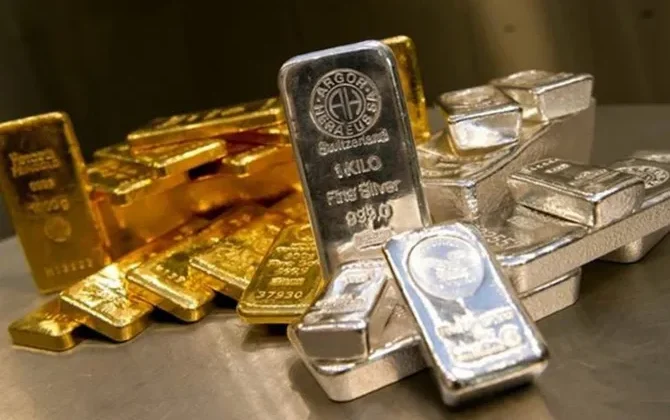 Altın ve gümüş kayıplarını telafi ediyor