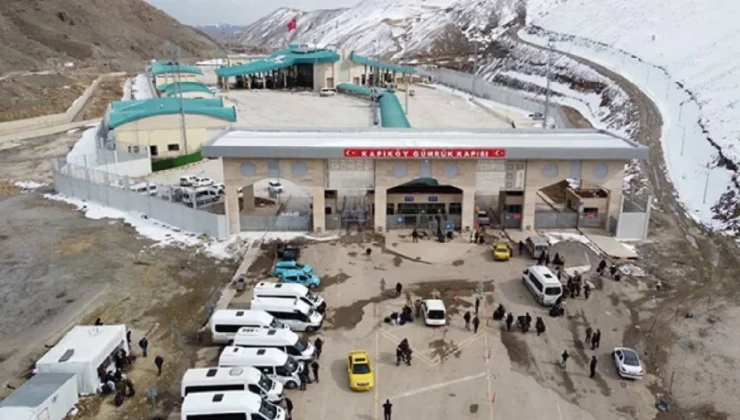 İran ile üç gümrük kapısında yolcu geçişleri karşılıklı durduruldu