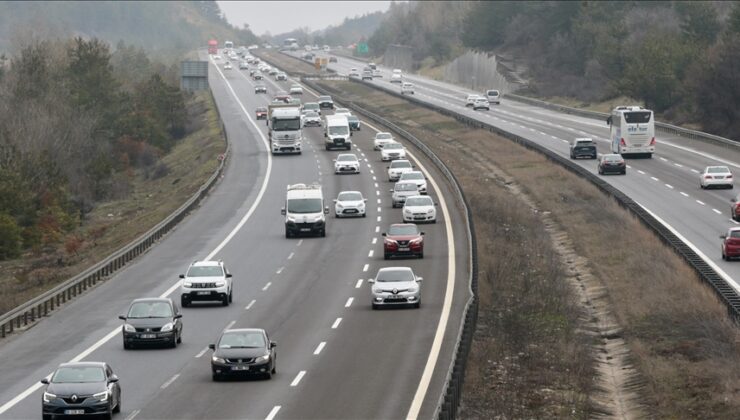 Bayram tatili yolunda akıcı yoğunluk var