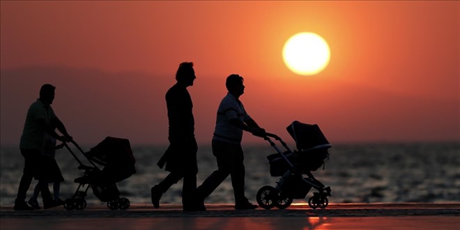 Türkiye’de haneler küçülmeye devam etti