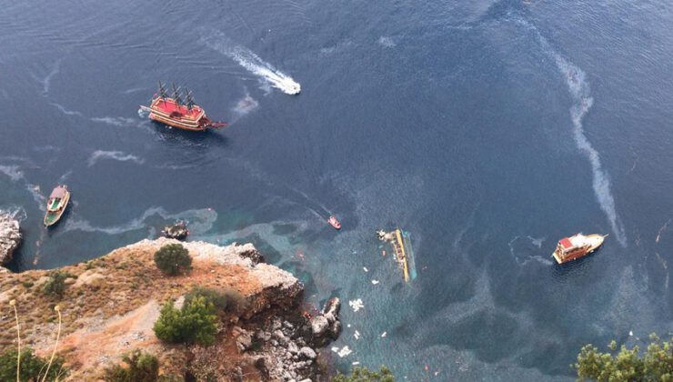 Antalya’da tur teknesi battı