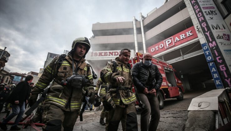 Bursa’da alışveriş merkezinde yangın