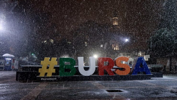 Bursa’da lapa lapa kar yağışı
