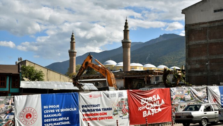 Bursa’da tarihi Ulu Cami ve çarşıların çevresindeki eski yapılar yıkılıyor
